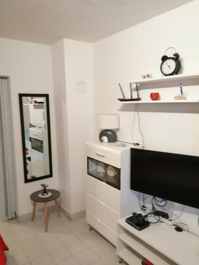 Apartment Rojal มาลีโลชินจ์ ภายนอก รูปภาพ